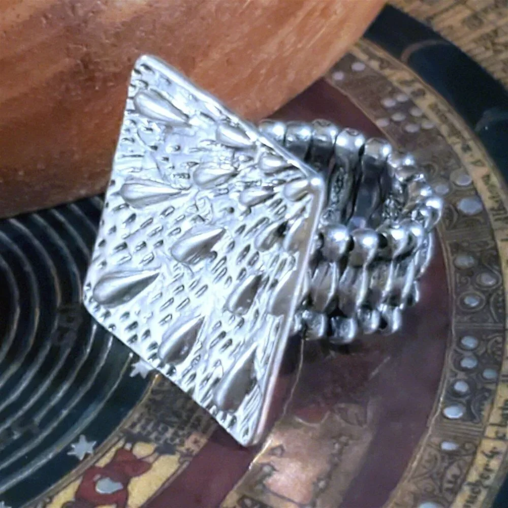 Abstract Art Antique Silver Pewter Carved Teardrops and Dashes Stretch Ring